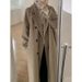 Eleganter Chenille-Trenchcoat für Damen – Audrey Hepburn-inspirierter kurzer Wollmantel mit Gürtel (Schwarz/Kaffee)_voghion.com
