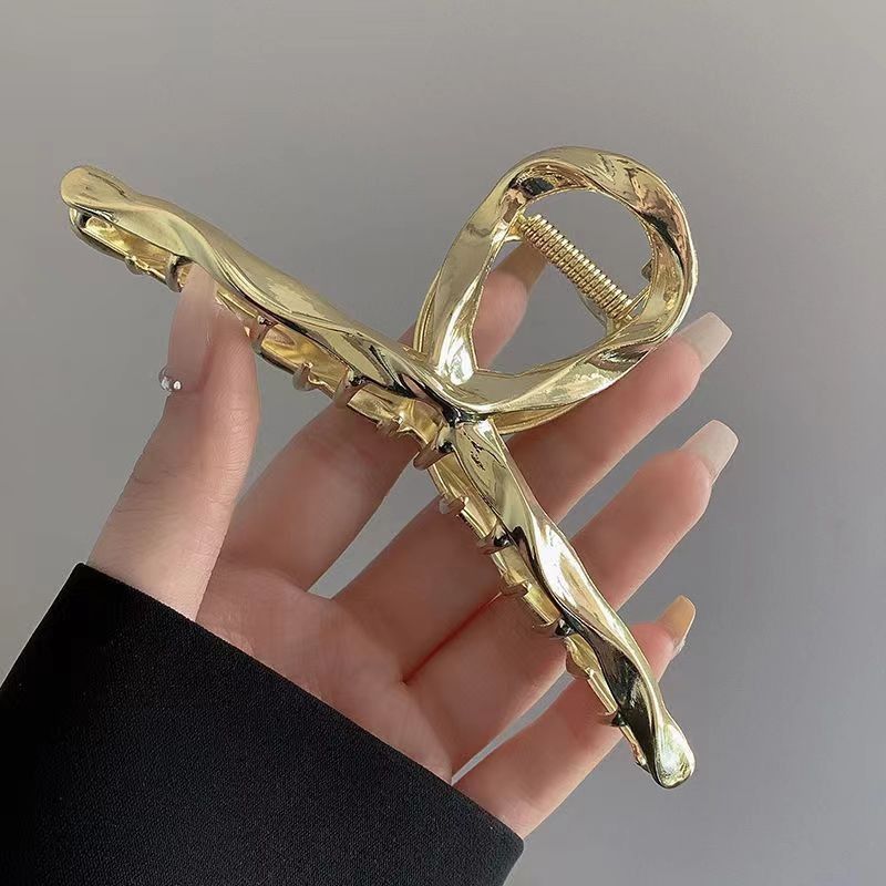 Clip de tiburón de lujo ligero, clip de agarre de metal de hierro, clip de nicho grande para el cabello femenino, parte posterior de la cabeza, sensación premium, nuevo_voghion.com