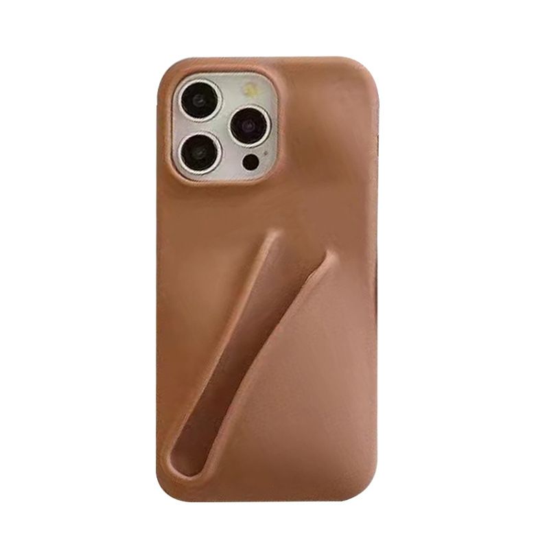 Der gleiche Lipgloss-Lippenstift von Haili eignet sich für das iPhone 15 ProMax-Telefon und die neue Schutzhülle für das iPhone 14_voghion.com