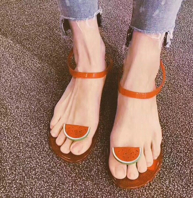 Sandalias Katy Perry 2025 de punta plana para playa, fruta, aire libre, ocio, gelatina, internet, zapatos rojos para mujer_voghion.com