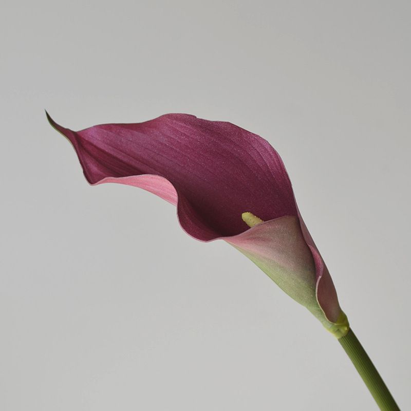 Wholesale large calla lily EVA artificial flower hand-feel soft rubber wedding bouquet home decoration_voghion.com