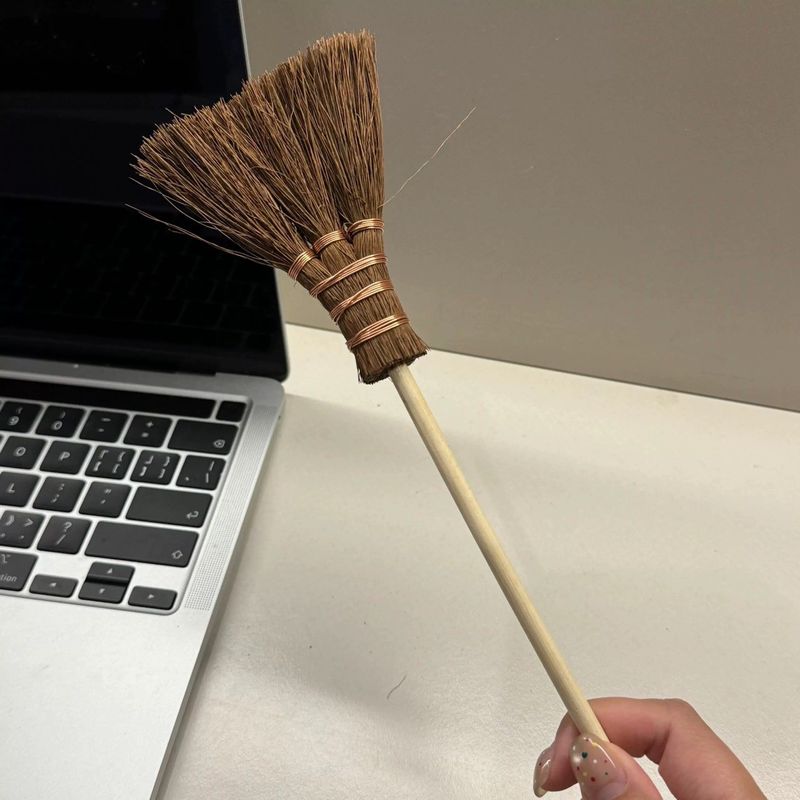 Mini Handmade Broom Keychain – Portable Keyboard & Dust Cleaning Brush, Natural Bristles, Cute Bag Charm For Desk, Purse, Or Home Decor (Brown)_voghion.com