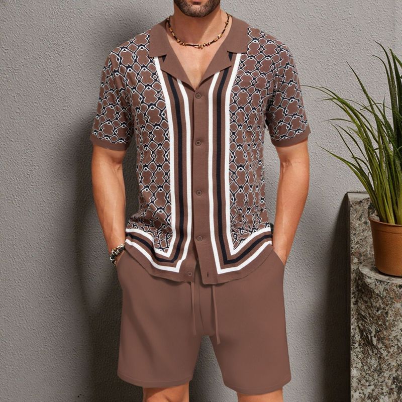 Completo da uomo con pantaloncini in maglia jacquard a maniche corte con colletto cubano_voghion.com