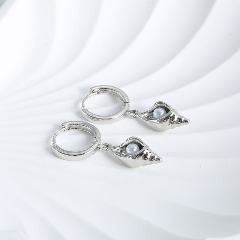 Pearl Conch Ear Buckle - High-End Light Luxury Ear Bone Studs (Versatile European & American Niche Style)_voghion.com