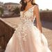 Abito da sposa sexy alla moda in pizzo senza maniche con scollo a V profondo ricamato abito lungo_voghion.com