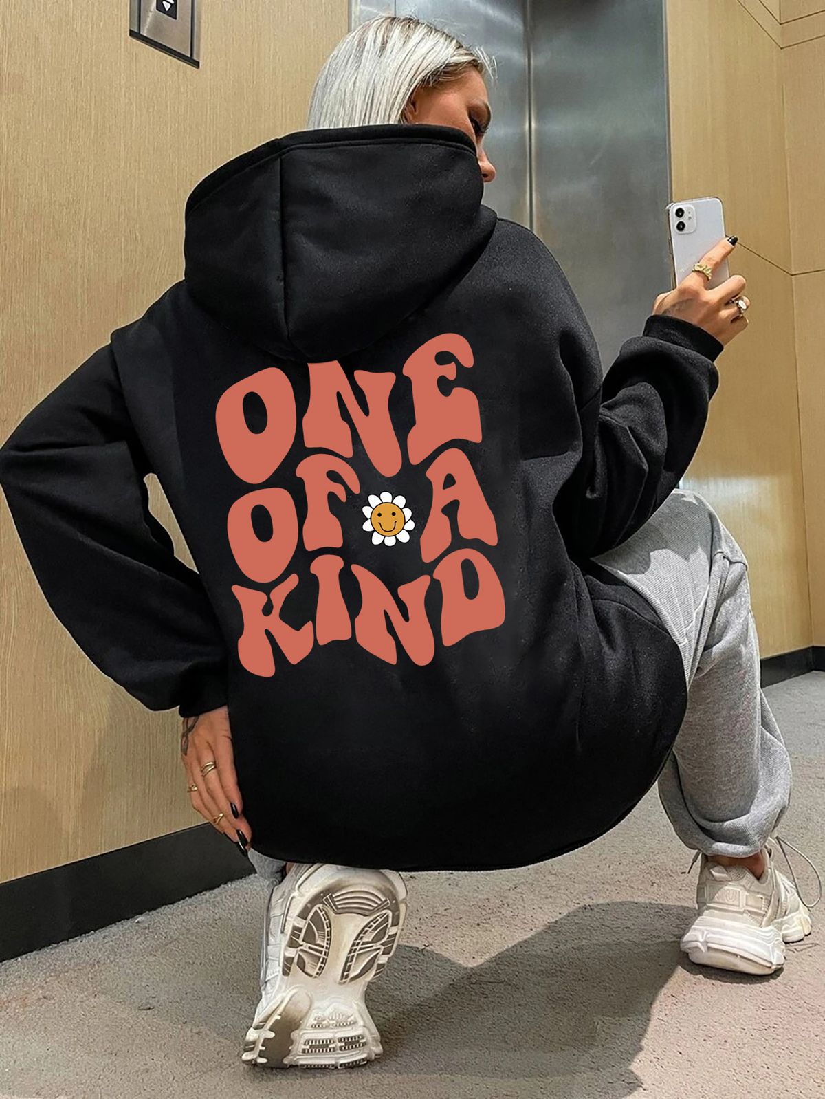 Herrenbekleidung plus Samt-Sweatshirt mit Buchstabendruck, Tasche und Kordelzug_voghion.com