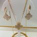 Set di anelli con quattro fiori a forma di foglia, orecchini e collana classici con micro diamanti intarsiati_voghion.com