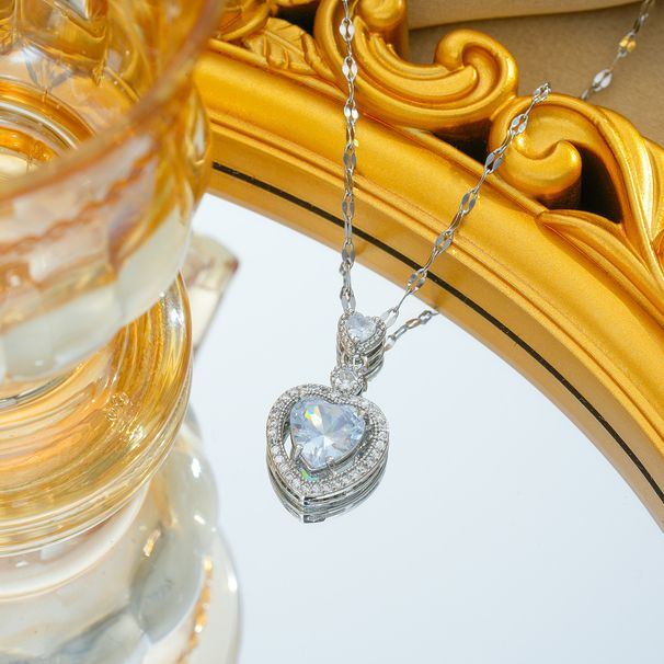 Nuovo amore Zircone Colore Cuore Zircone Luce Lusso Joker Creativo Personalizzato Collana Geometrica_voghion.com
