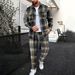 Neues Herren-Set mit kariertem Langarmhemd und Hose im Herbstlook – sportlich-lässig_voghion.com