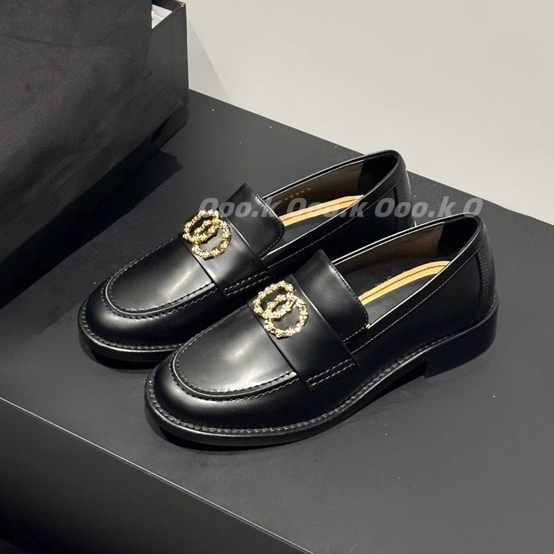 Xiaoxiangfeng Coarse Camellia Heel Thick Soled Loafers For Women 2025 New British Flat Bottomed Versatile Metal Buckle_voghion.com