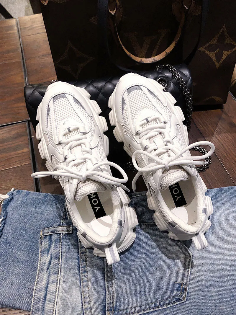2023 Nouvelles chaussures de papa printemps et été pour femmes, surface en maille, cuir augmenté, fond épais, chaussures blanches fines et respirantes tout-assorti_voghion.com