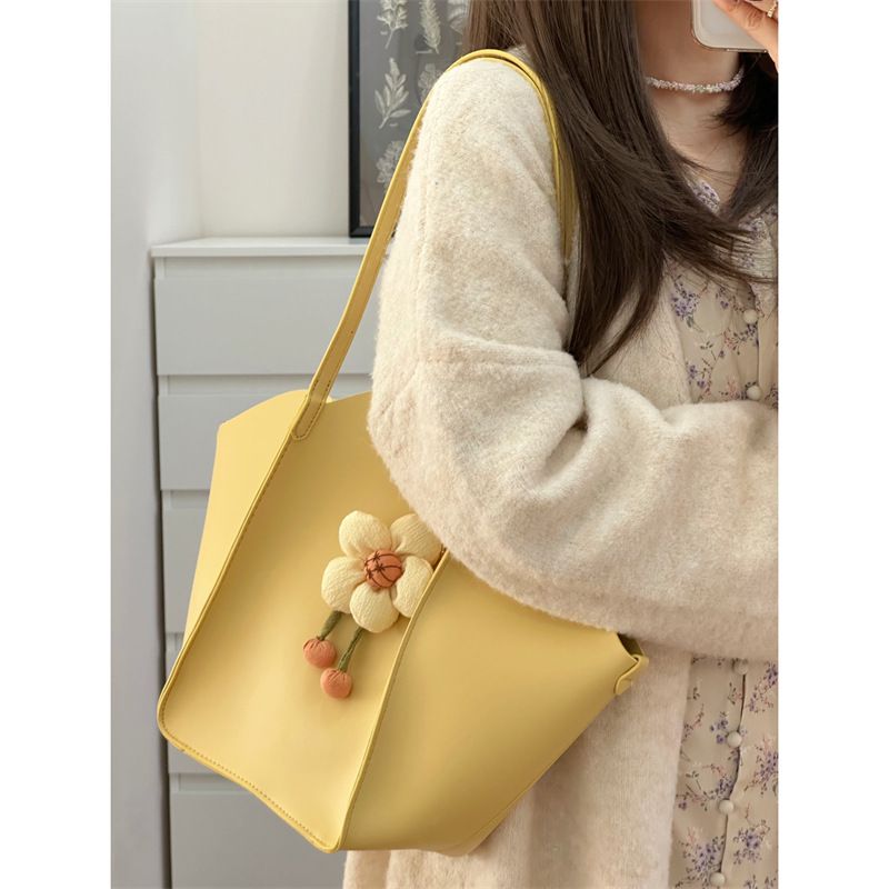 Tulip Petal Shoulder Tote 2024 New Versatile Underarm Large Capacity Summer Mother Bag_voghion.com
