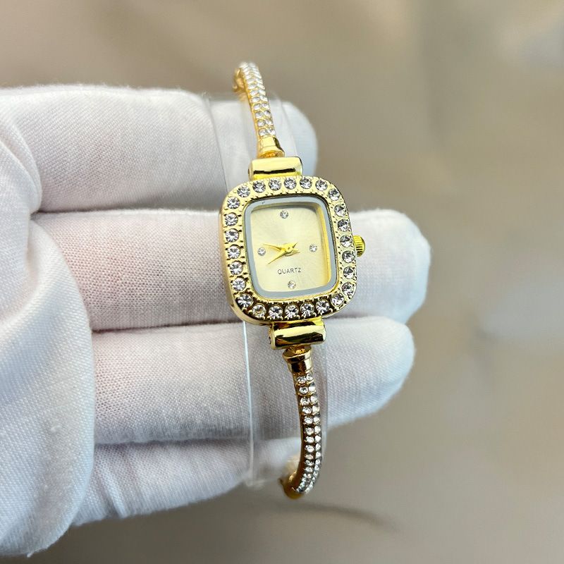 Relojes de pulsera para mujer, nueva moda, pulsera de diamantes, pequeño reloj cuadrado, nicho, pulsera de lujo ligera, nuevo reloj de moda de alta gama para damas._voghion.com