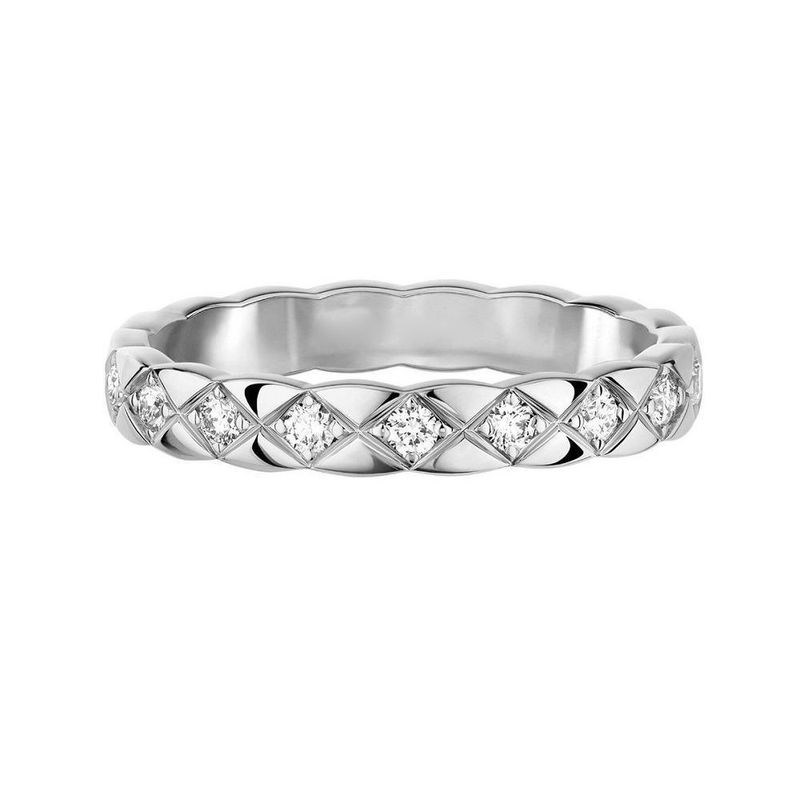 Diamantmusterring mit eingelegten Diamanten aus Titanstahl-Paarringen_voghion.com