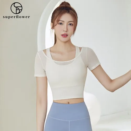 SUPERFLOWER New Women's Comfortable Yoga Top with Fixed Padded Mesh and Breathable Fabric 2 in 1 Style Fiess Shirt_voghion.com
