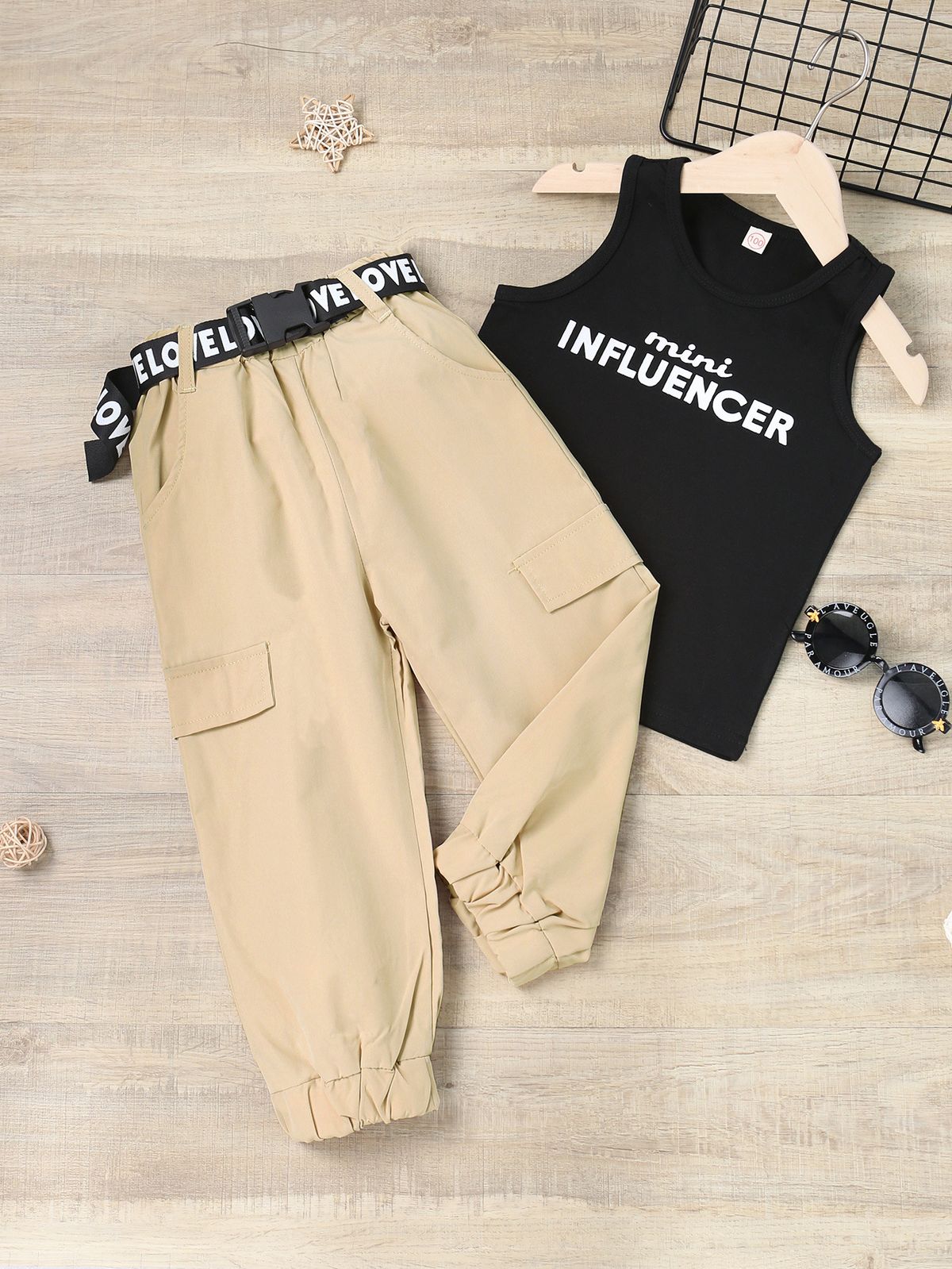 Mutter & Kinder Sommer-Set für Mädchen aus Baumwolle mit Buchstaben-Print, Tanktop + Cargohose – weiches und atmungsaktives Sommeroutfit für Kleinkinder (90–130 cm, Schwarz)_voghion.com