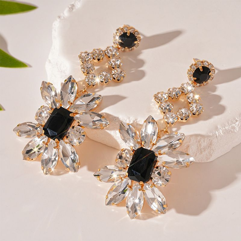 Super flash light luxury style diamond-set geometric flower silver needle earrings_voghion.com