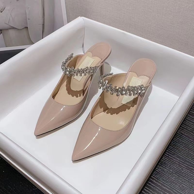 Sandálias de meia chinelo de fundo plano com strass pontiagudo de verão, versão alta, prepúcio de couro envernizado, alça de uma linha, parte traseira_voghion.com