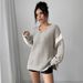 Damenbekleidung, lässig, locker, farblich passender Kontrast, mittellang, V-Ausschnitt, lockerer, übergroßer Strickpullover mit Farbblock, V-Ausschnitt und überschnittenen Schultern_voghion.com