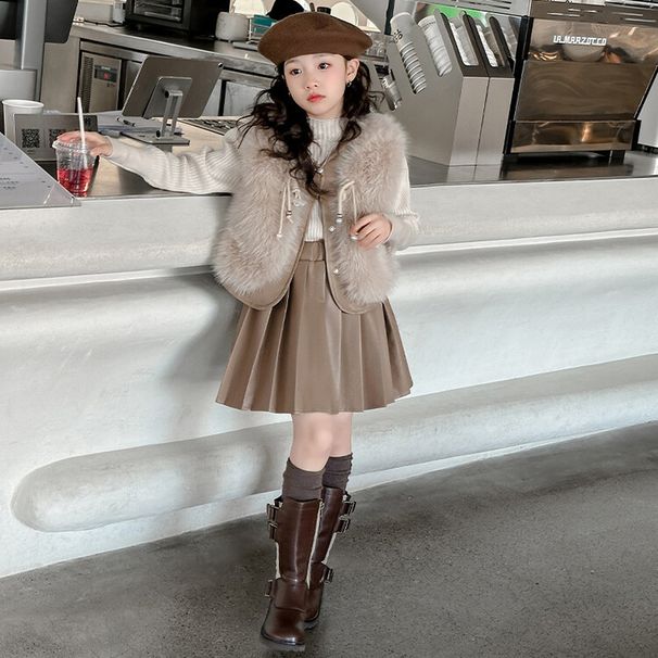 Koreanische Version des dreiteiligen Anzugs aus Pelzweste für Mädchen, Faltenrock aus Leder mit Perlenknöpfen und Pullover unten, modischer Anzug aus Kunstpelz_voghion.com
