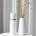 Vase élégant en céramique blanche – Décoration florale artisanale pour maisons modernes, cadeau idéal pour mariages, anniversaires et pendaisons de crémaillère._voghion.com
