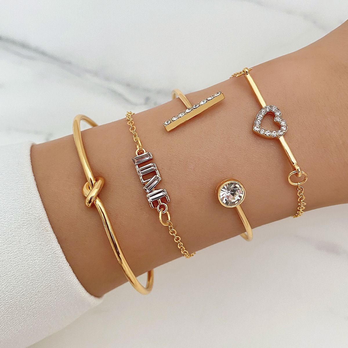 Cross-Border Source Legierungsschlüsselanhänger, personalisiert mit einem Pfeil durchs Herz, Handschmuck, Perlen-Armband-Set_voghion.com