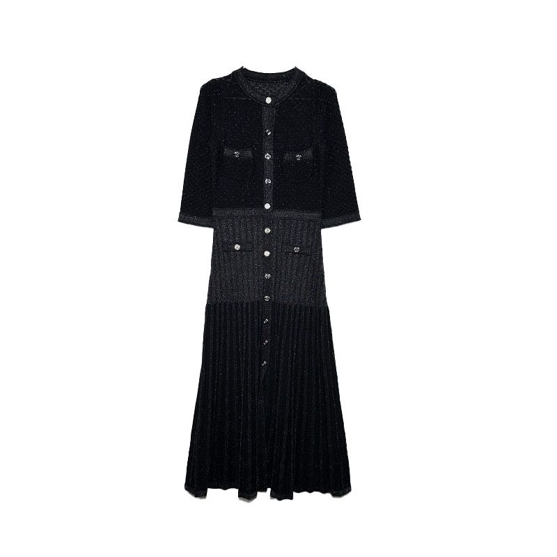 Abito monopetto in maglia sottile con scollo rotondo e fiore a gancio, in filo d'oro, autunnale, da donna_voghion.com