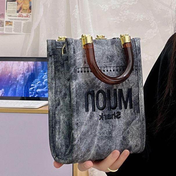 Premium en niche denim handtas voor vrouwen in de zomer van 2023, nieuwe damesmode diagonale kruis veelzijdige kleine vierkante tas_voghion.com