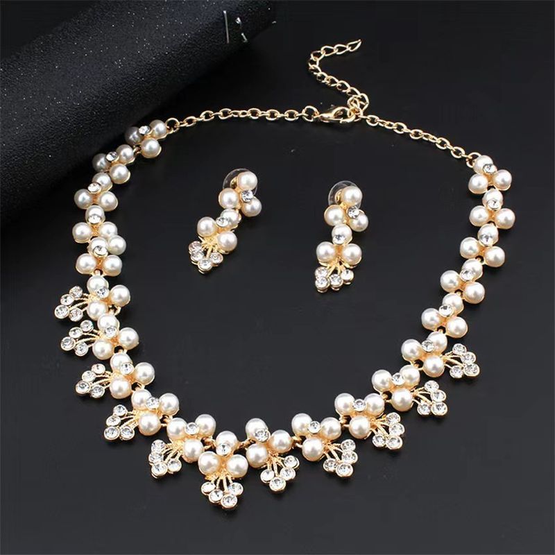 Collana da sposa corta con perle e strass di moda europea e americana e set di orecchini gioielli da sposa_voghion.com