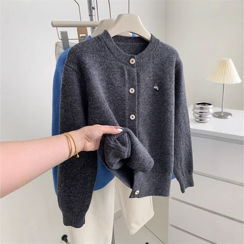 Bestickte Strickjacke für Damen – Stilvolle kurze Pulloverjacke für Frühling und Herbst, weiches und vielseitiges College-Chic-Oberteil_voghion.com