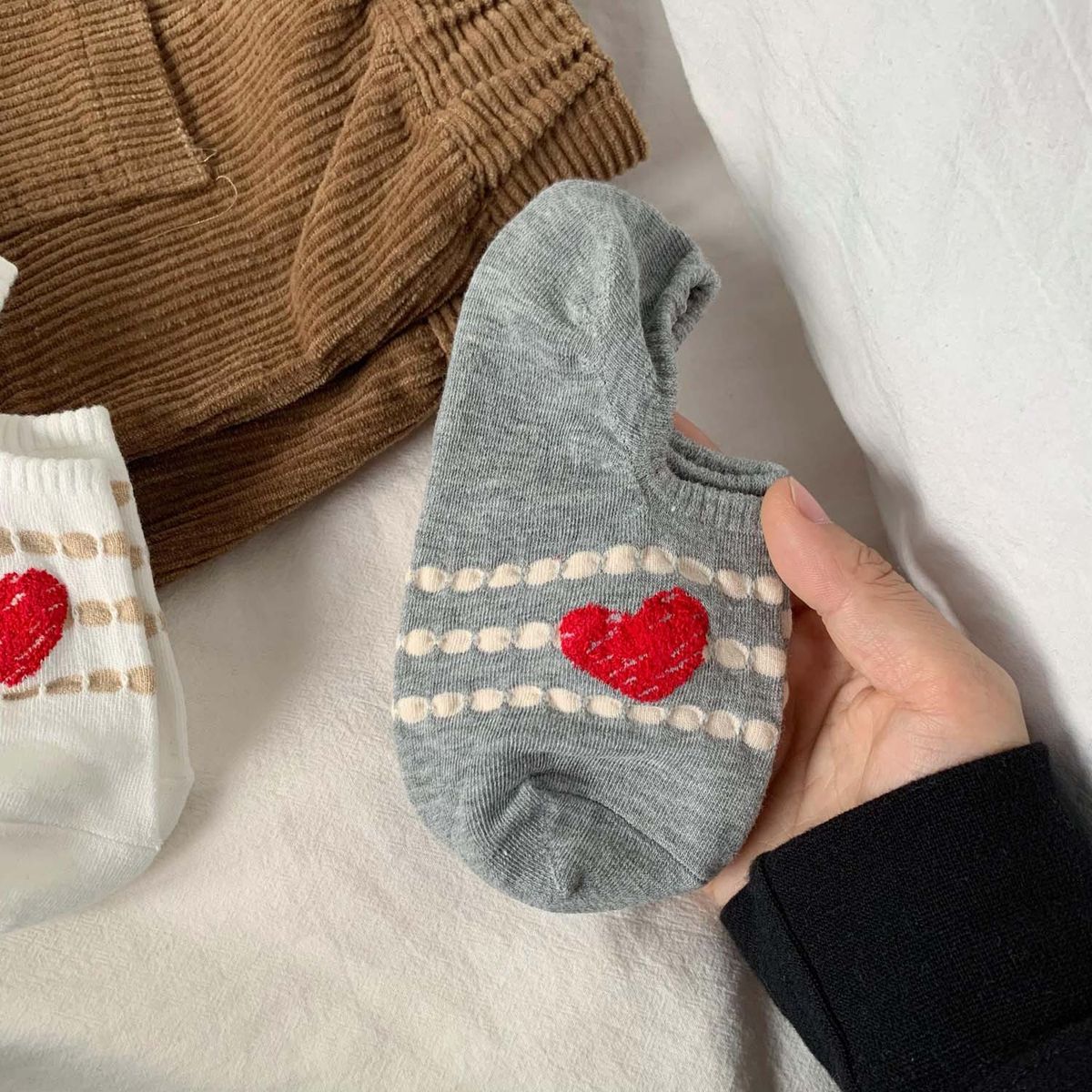 2025 Boat-shaped Korean Version Of The Graffiti Heart Girls Spring And Summer New Non-slip Women's Thin Cotton Socks_voghion.com