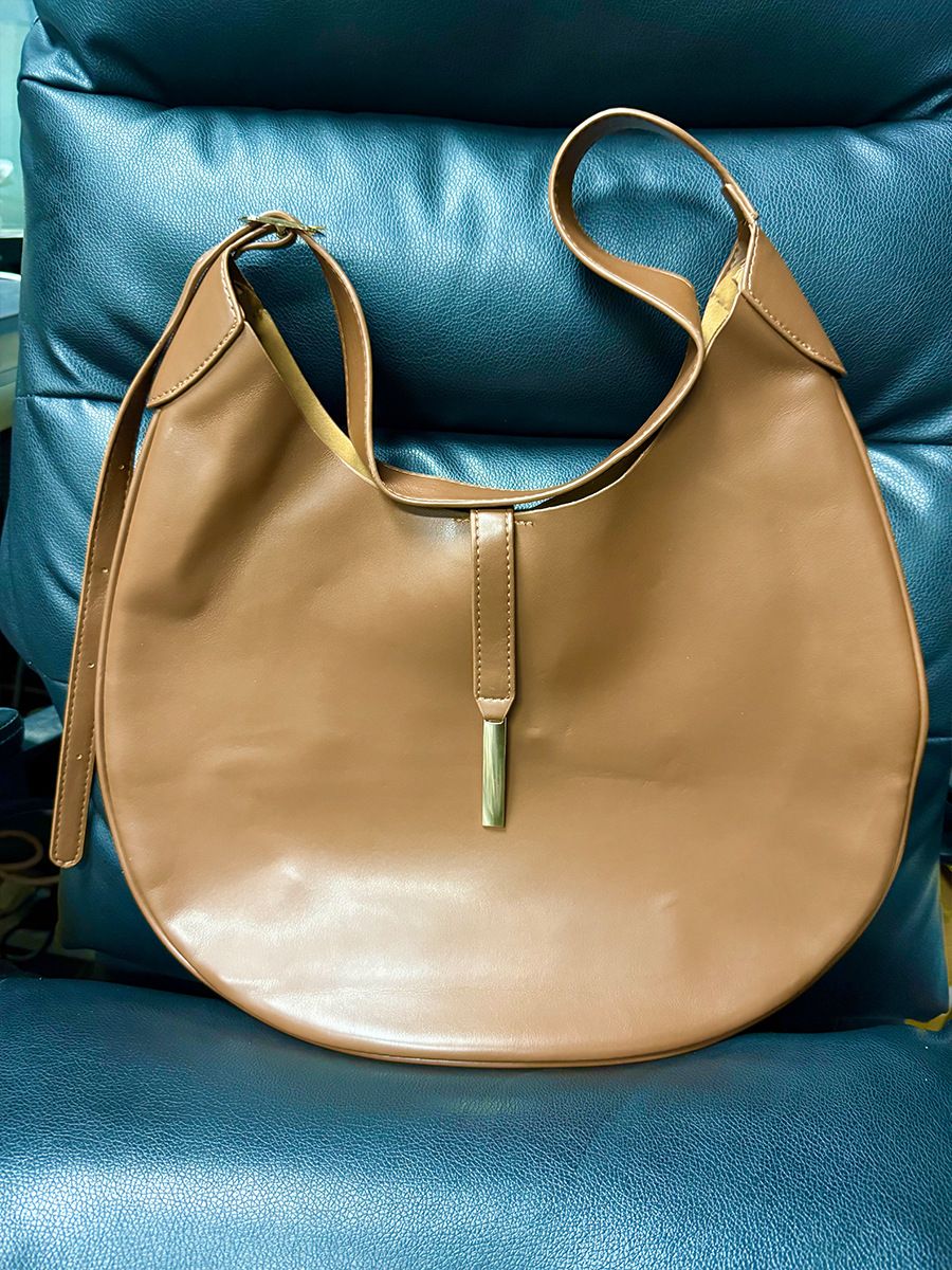 Soft Puffy Bucket Bag With Adjustable Shoulder Strap, Spacious Tote For Daily Use, Stylish Crossbody Handbag In Classic Colors_voghion.com