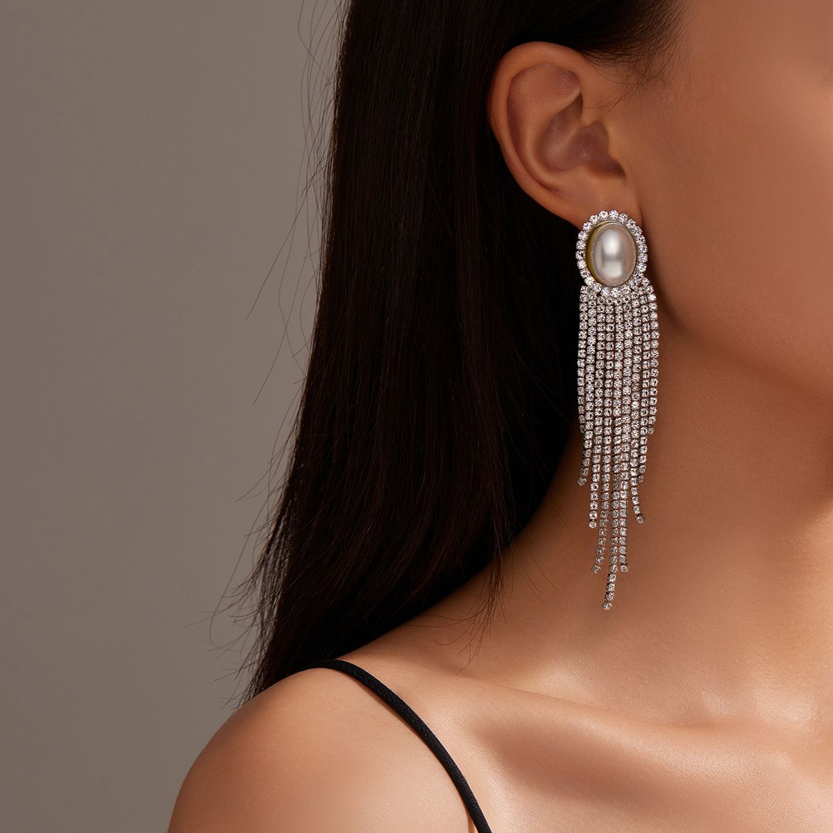 Fashionable and shiny rhinestone long tassel earrings for women High end luxury earrings_voghion.com