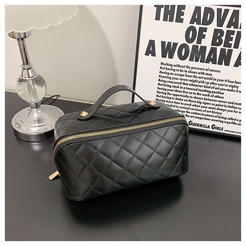 Neu Große Kapazität Gesteppte Einfache Elegante Make-Up Organizer Handheld Reise Tragbare Kulturbeutel_voghion.com