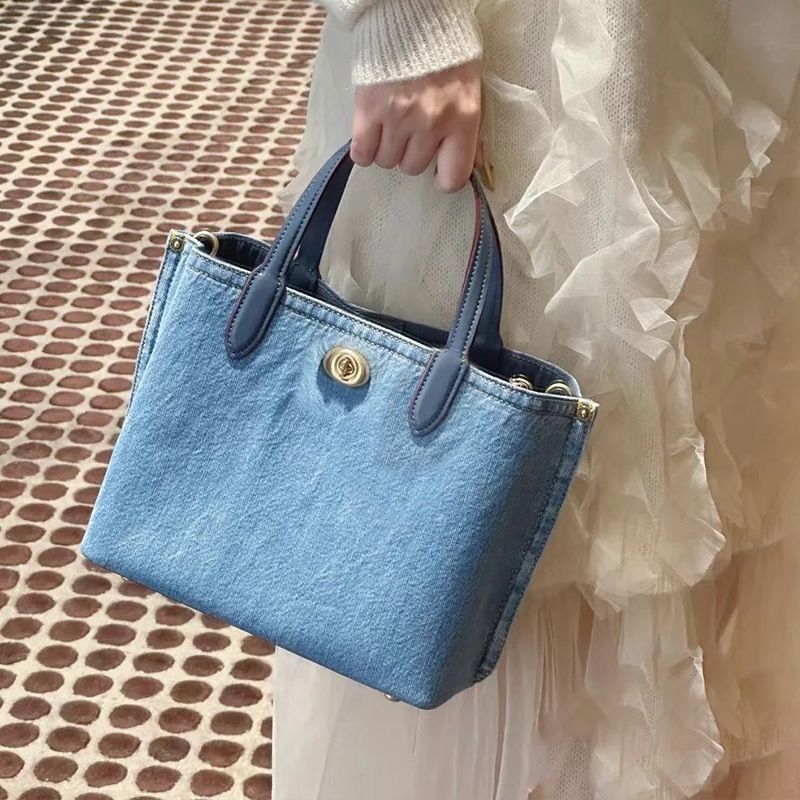 Borsa a tracolla in denim di grande capacità, modello Commuter, nuova moda blu lavata, 2025_voghion.com