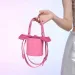 Mini Exquisite Wäinrout Glänzend Lack Uewerfläch Crossbody Tasche 2024 Nei Schleifen Drstring Ënneraarmtaschen High Street Lippenstift_voghion.com