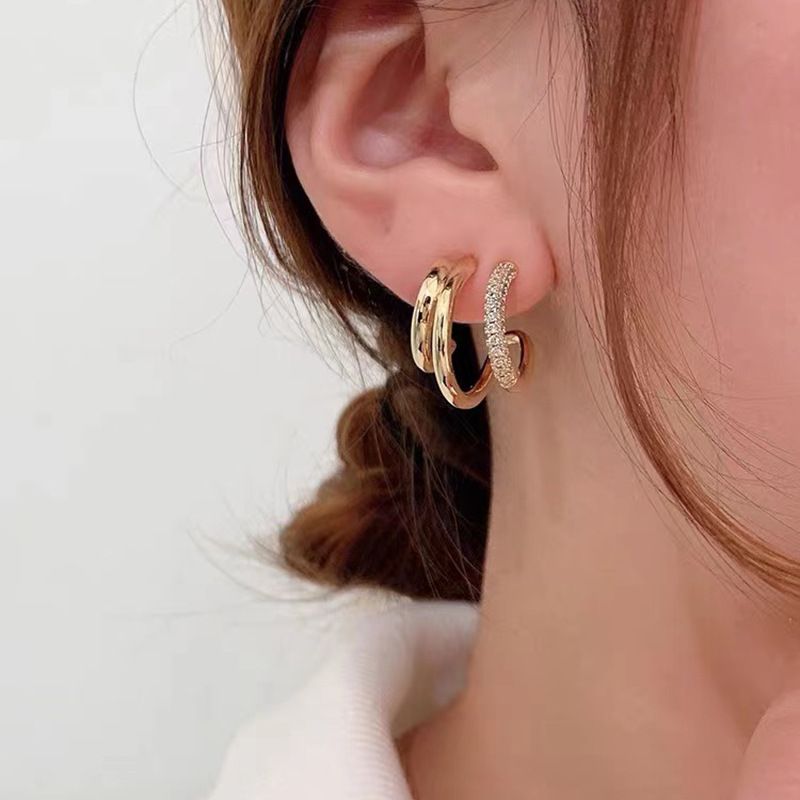 Orecchini semplici in stile freddo con ago d'argento Dongdaemun della Corea del Sud, orecchini di diamanti monofacciali in oro con tre cerchi e nicchia di temperamento_voghion.com