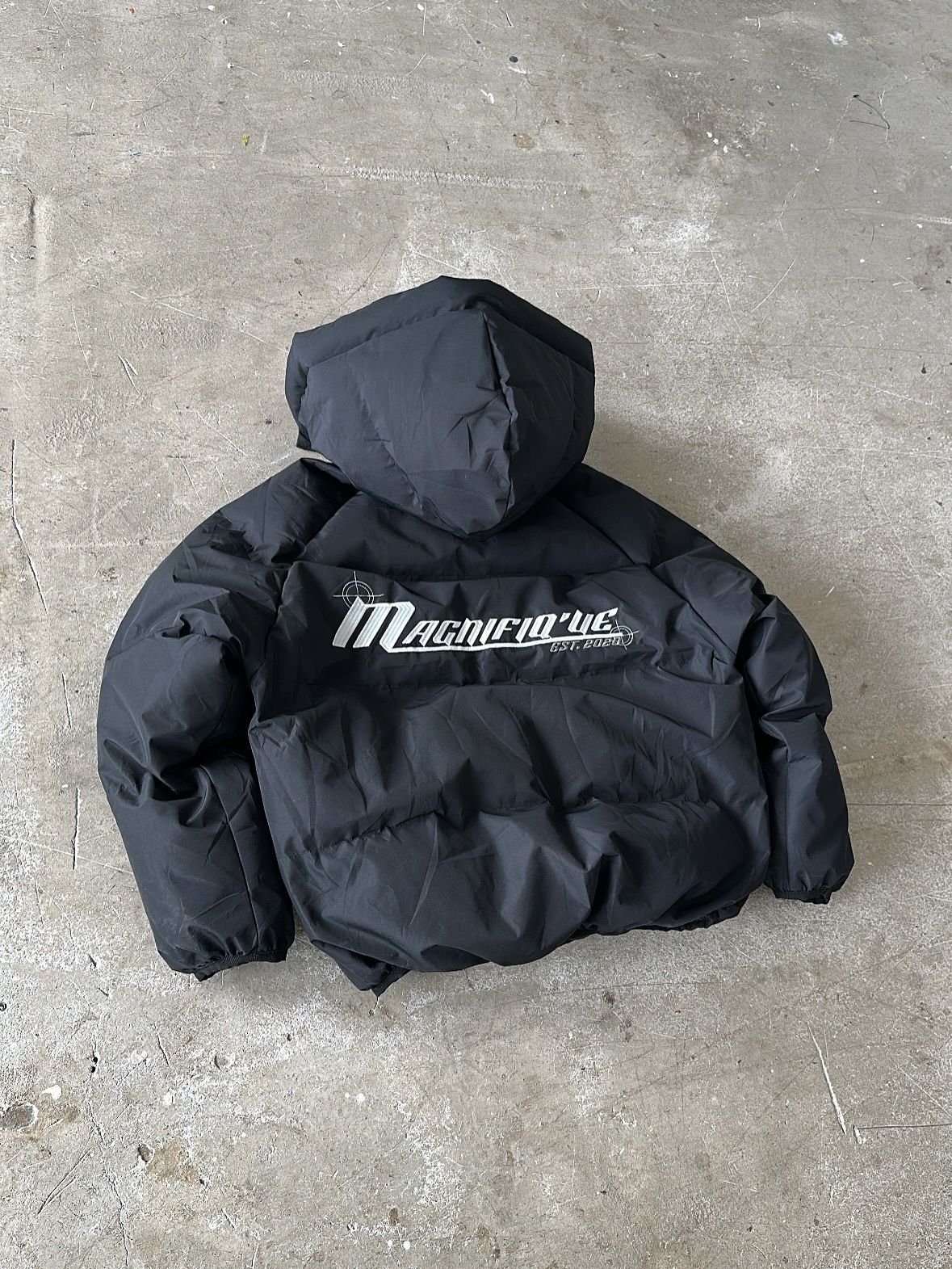 Streetwear Oversized Puffer Jacket – Hip-Hop Gothic Print Hooded Coat With Slanted Hem & Zip Pockets_voghion.com