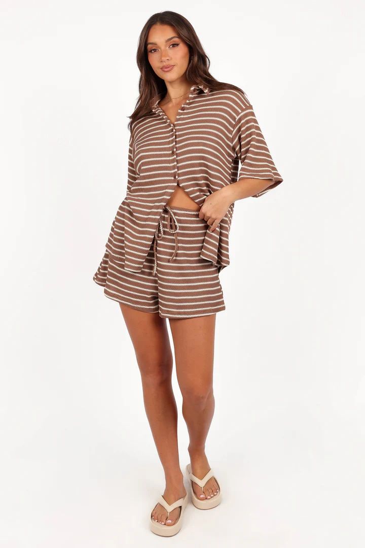 Ensemble deux pièces décontracté d'été à rayures pour femme, avec haut ample boutonné et short à cordon de serrage_voghion.com
