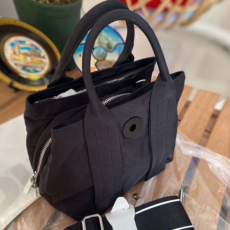 2023 Dernier sac à main rond classique simple à double usage Sac étanche Matériau en nylon Bandoulière amovible_voghion.com