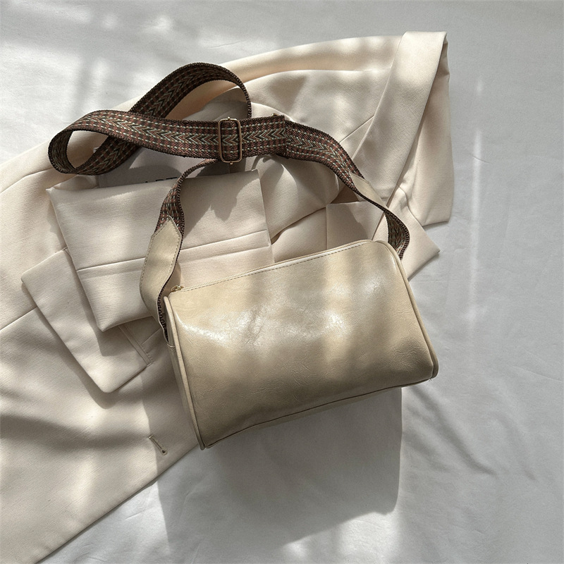 Kleine Retro-Tasche für Damen 2024, neue modische und lässige Umhängetasche mit breitem Schultergurt für Mädchen_voghion.com