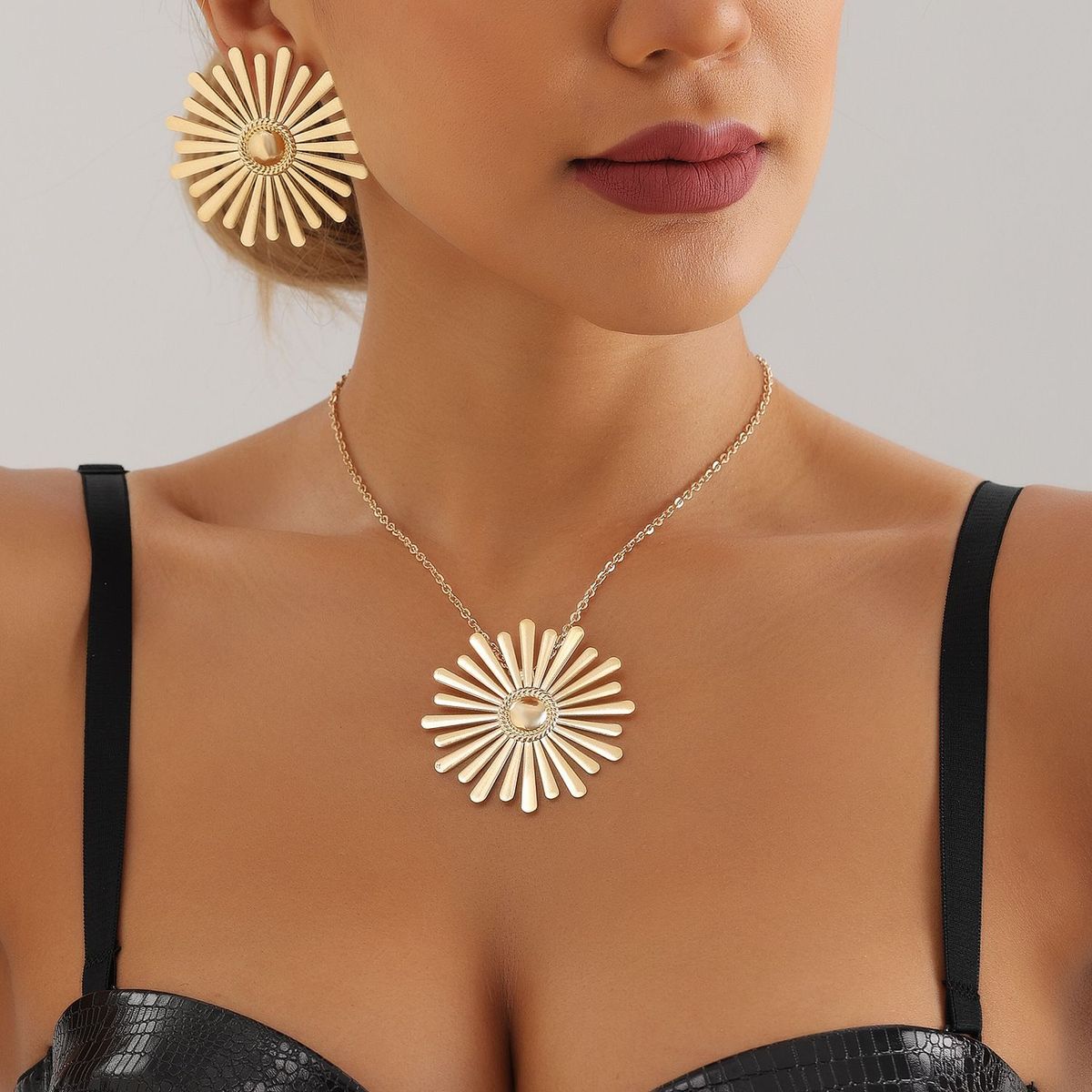 Set di collane da donna con girasoli in metallo lucido esagerato e alla moda_voghion.com