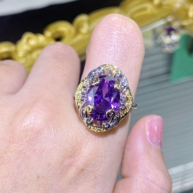 Italienischer vergoldeter violetter Diamant, besetzt mit zweifarbigem goldenen Amethystanhänger und offenen Ringohrringen_voghion.com