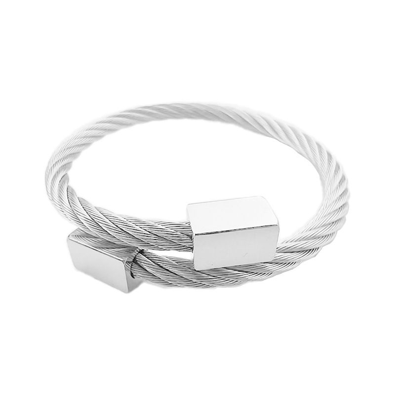 Braccialetto alla moda a tre colori con testa quadrata aperta in acciaio inossidabile intrecciato a caldo_voghion.com