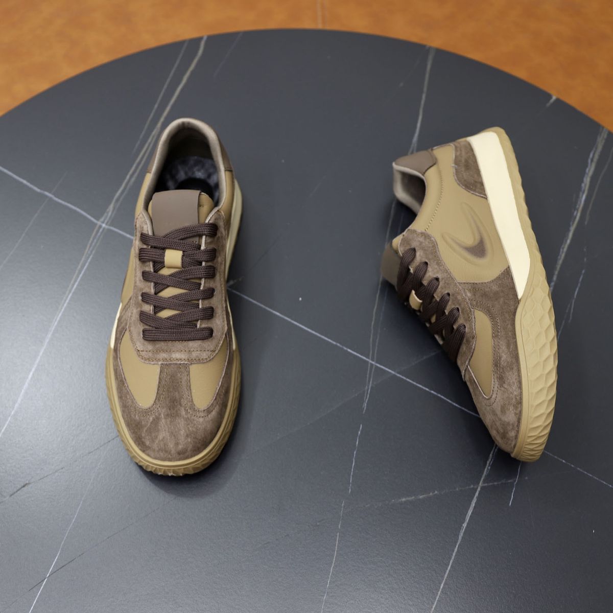 Neuer Stil Trendy Super Beliebte 2025 Frühjahr Neue Echtes Leder Trainingsschuhe Flache Beiläufige Turnschuhe Student Sport_voghion.com