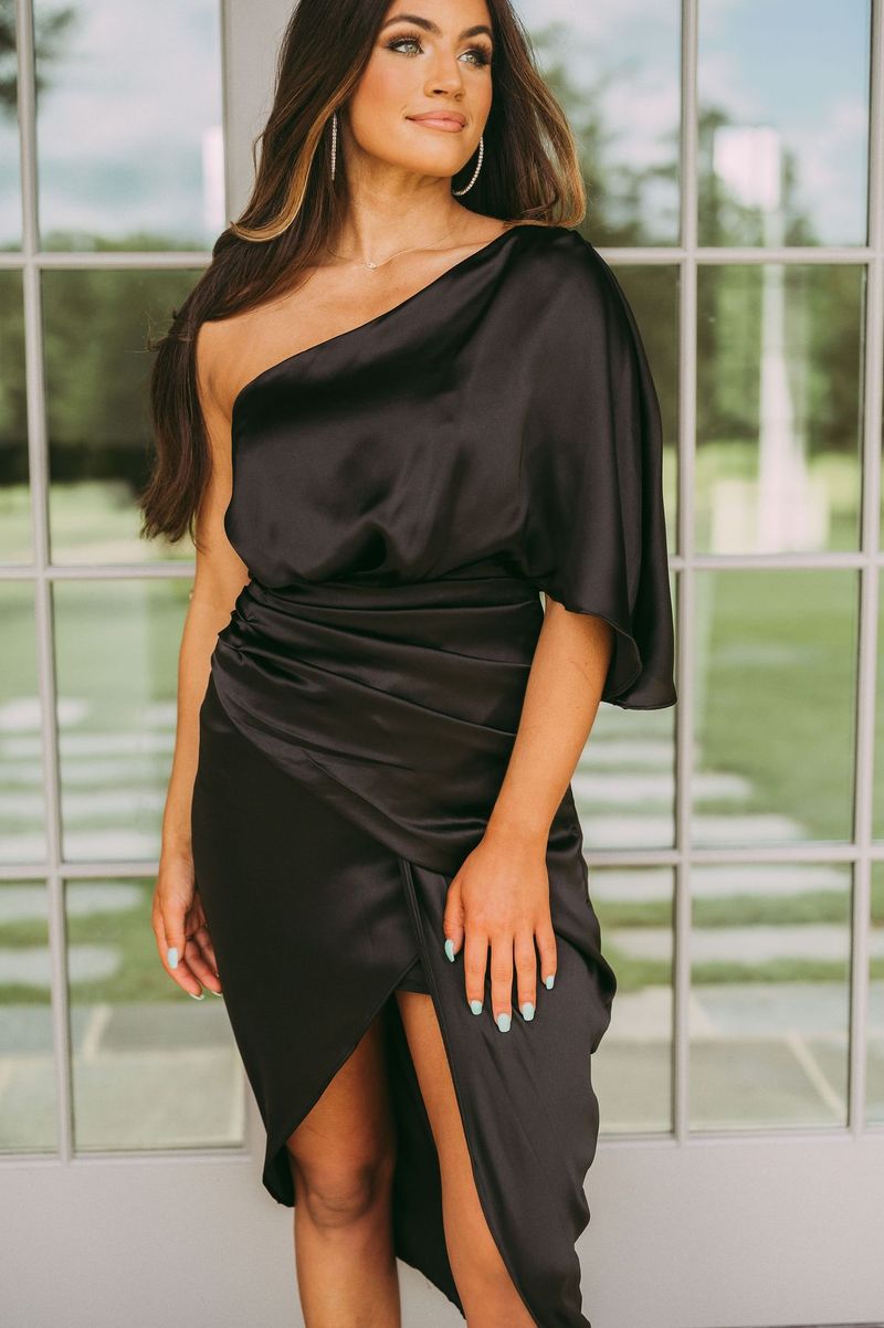 Abito da sera sexy con gonna irregolare e manica unilaterale da donna_voghion.com