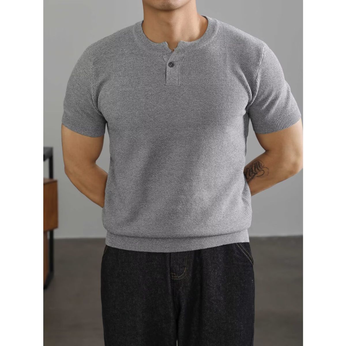 Herrenbekleidung Muster Textur Lässiges T-Shirt mit einfachem Kragen Einfarbig Locker Vielseitiger Kurzarmpullover_voghion.com