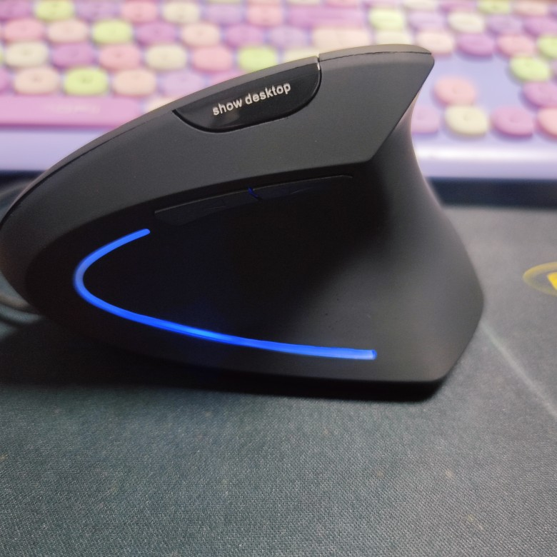 Hot selling right-handed dedicated mouse, 7-button wired one click return to desktop function, vertical mouse_voghion.com