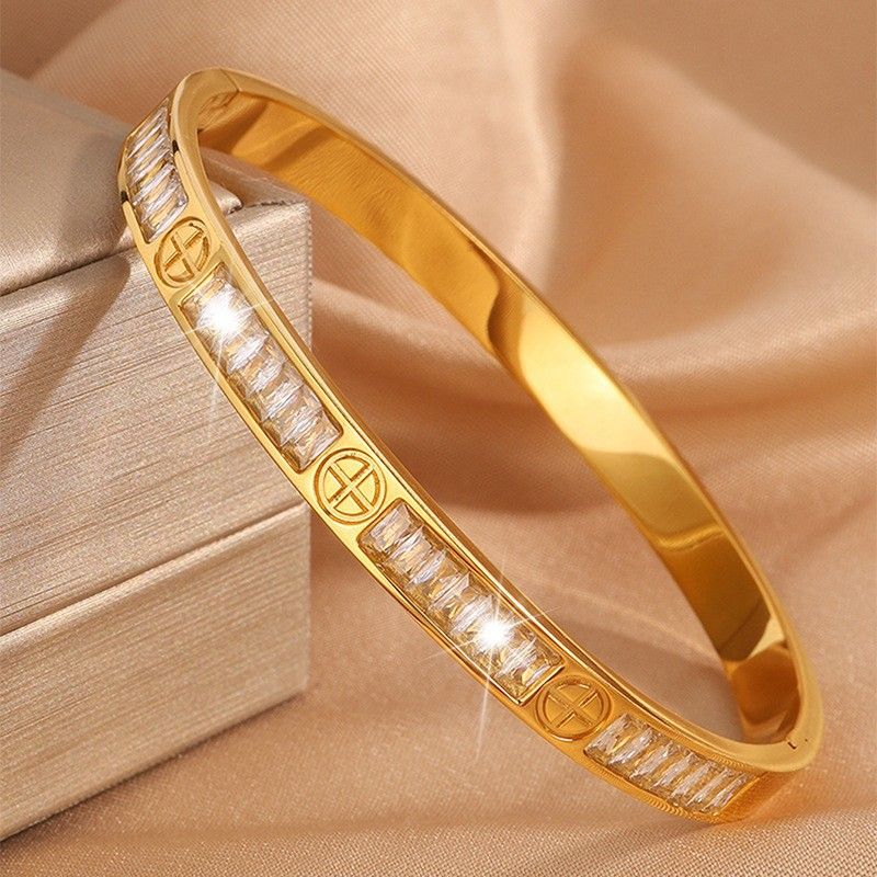 Fashionable Starry Diamond-encrusted Cross Bracelet Light Luxury Niche High-end Women's Titanium Steel Bracelet_voghion.com