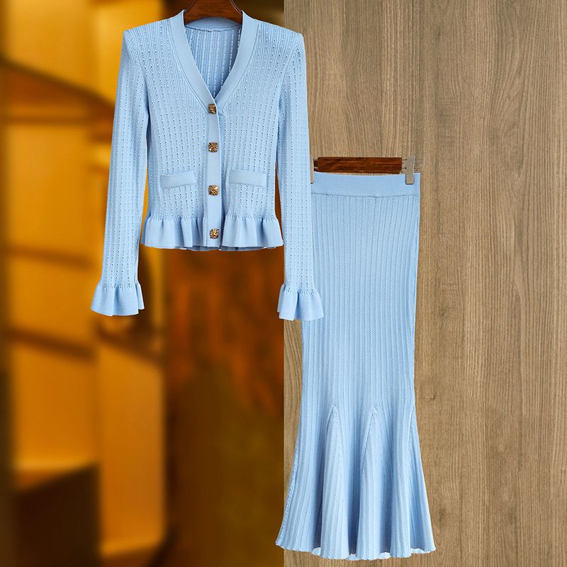 Ensemble deux pièces pour femme avec haut tricoté à manches évasées et jupe en queue de poisson_voghion.com